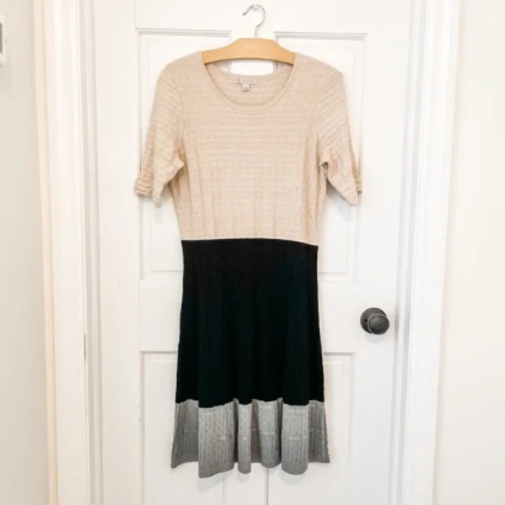 🔥Host Pick🔥3/$20 Dress Barn Short Sleeve Sweater Dress - Picture 3 of 6
